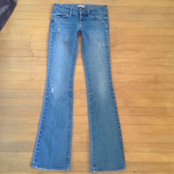 Distressed 25 Paige jeans