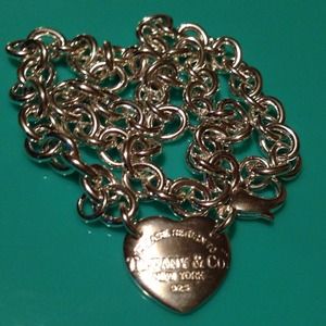 Gorgeous silver Tiffany & co. Heart necklace