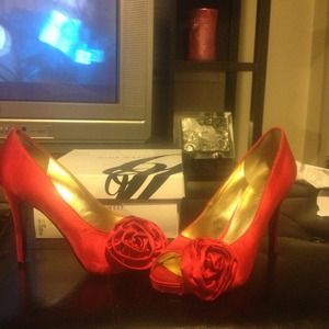 Red satin nine west shoes size 9.5