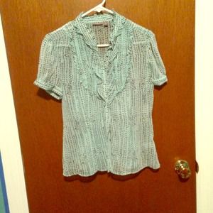 NWOT Apt. 9 Ruffle neck blouse. Sz M