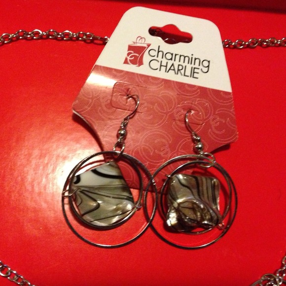 Shell Necklace and Earring set😍SOLD😍 - Picture 2 of 3