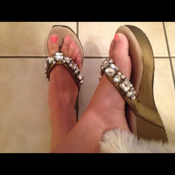 Volatile - Picture 3 of 3