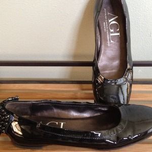 Blk Patent Leather AGL shoes with bow detail