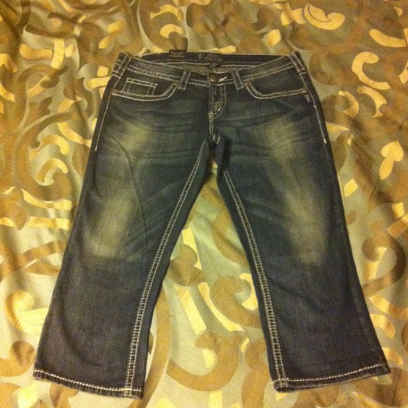 NWT SuPeR CuTe Silver Brand "Aiko" Capris!