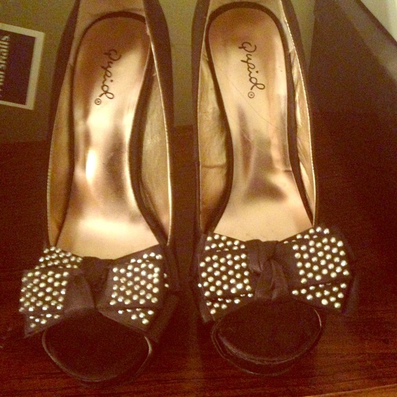 5 inch peep toe bow black Pumps!