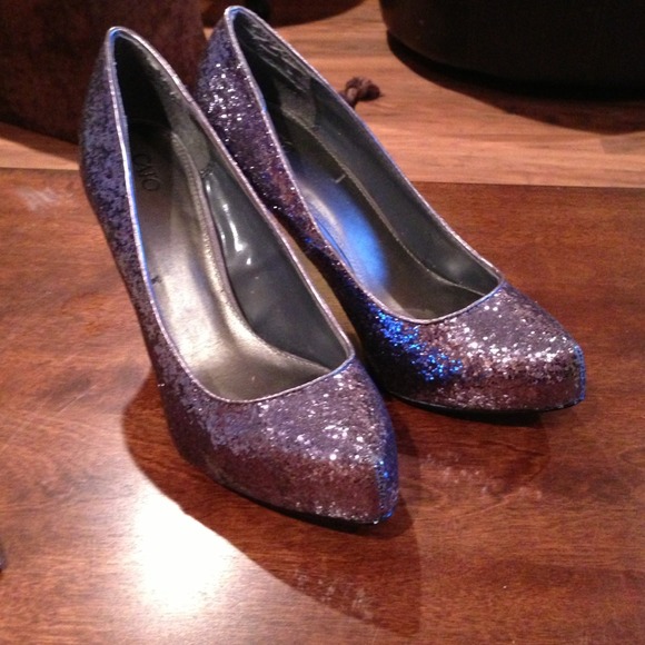 Sparkle shoes!!! Great to dress up or down! - Picture 2 of 4