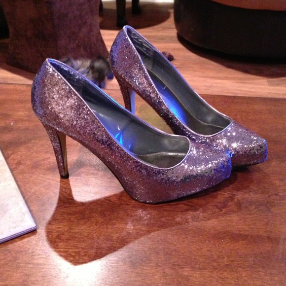 Sparkle shoes!!! Great to dress up or down! - Picture 3 of 4