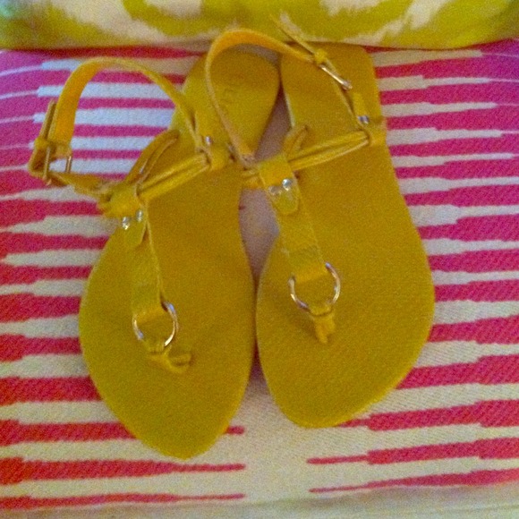 Yellow Liliana flat sandals size 6.5 NWOT