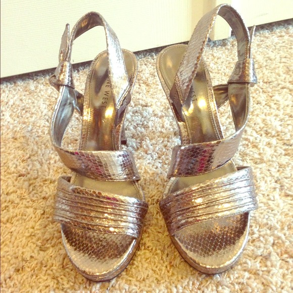 Brand New Peuter Hint of rose-silver-gold color👠