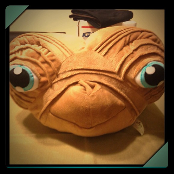 UNIVERSAL STUDIOS Other - 💜SALE SALE💚E.T PILLOW. Was $20 NOW $15