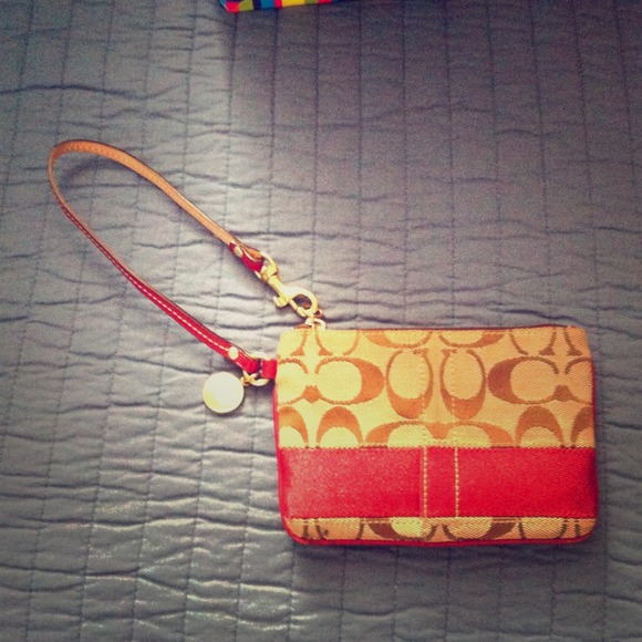 Authentic Coach Wristlet!! Pay Pal👍