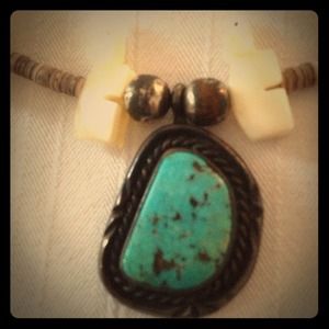🔅🔅SOLD🔅🔅Turquoise necklace with bear details