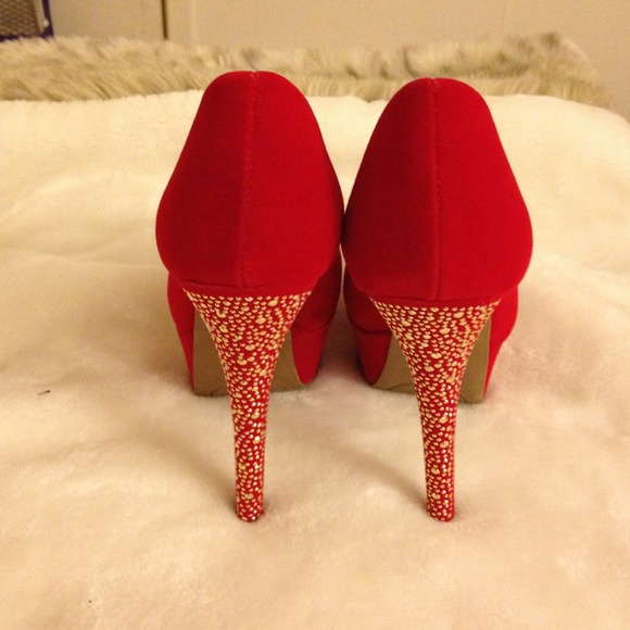 Red & gold high heels - Picture 2 of 3