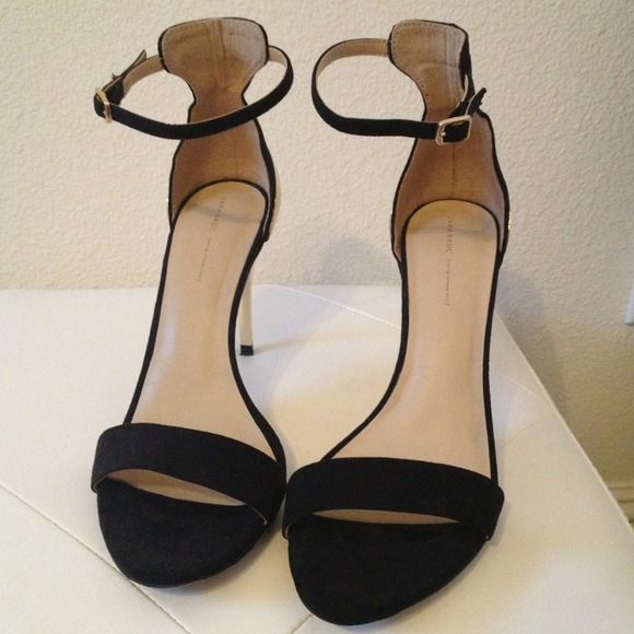 🔴🔴SOLD!!!!!!🔴🔴 Zara high heels - Picture 2 of 2