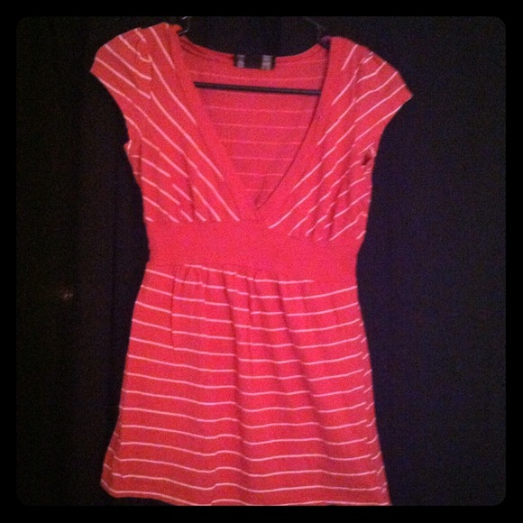 Cute pink with white stripes top💖🎀👚