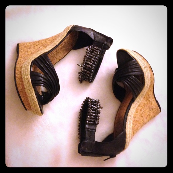 Black wedges