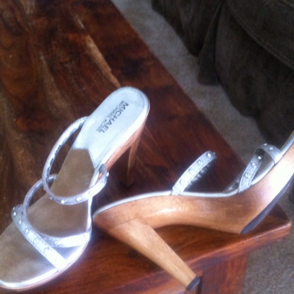 *****SOLD*****Michael Kors summer heels!