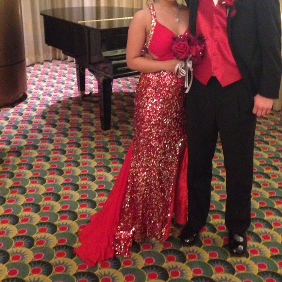 SOLD 🚫Red sequin prom dress
