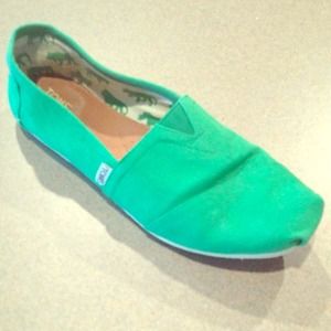 BUNDLED Green Toms and Steve Madden Booties!