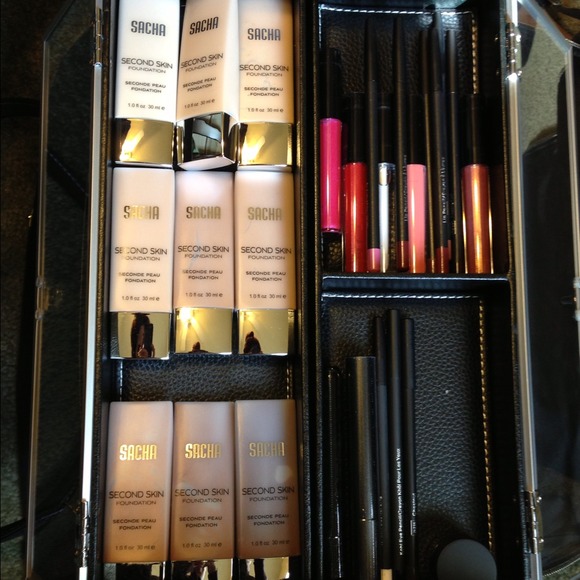 Sacha Make-up Kit (roller traveling case included) - Picture 2 of 4