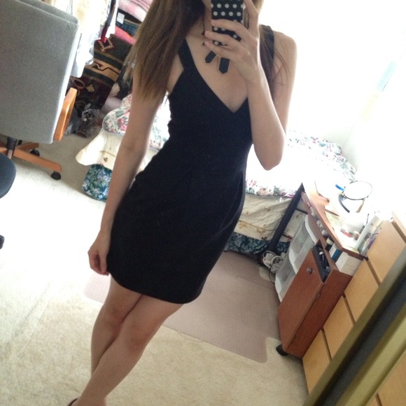 🔴SOLD🔴💋Black V-neck Dress💋 - Picture 2 of 4