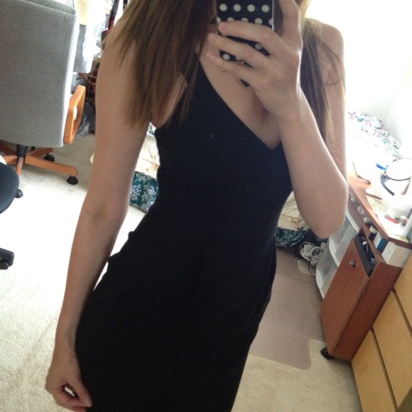 🔴SOLD🔴💋Black V-neck Dress💋 - Picture 3 of 4