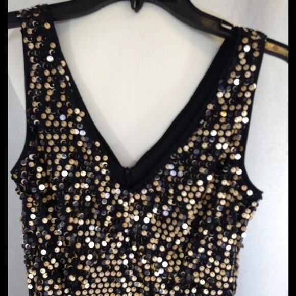 ⬇️Gold Sequence dress⬇️ - Picture 2 of 4