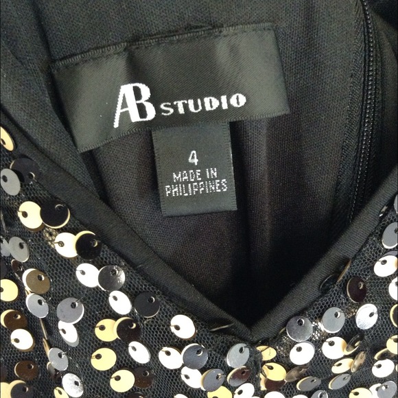 ⬇️Gold Sequence dress⬇️ - Picture 3 of 4