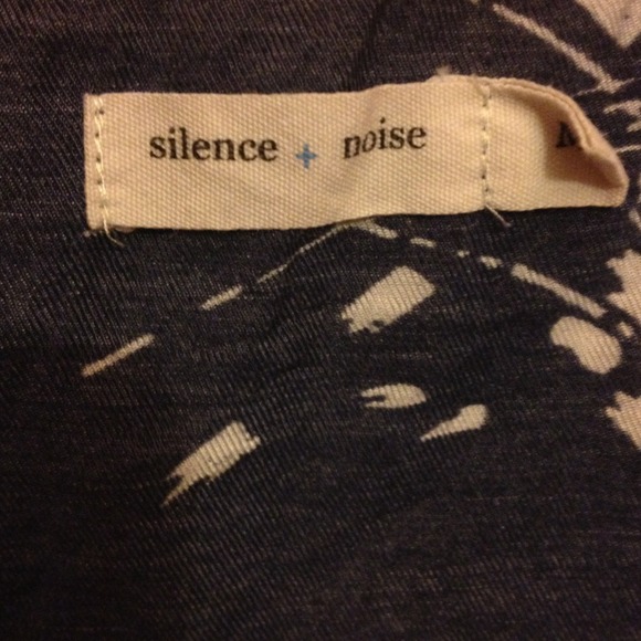 🚫🚫[SOLD]🚫🚫💕Silence + Noise Romper💕 - Picture 4 of 4