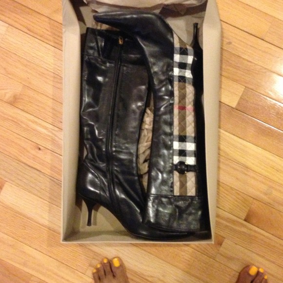 Authentic Burberry Boots - Picture 2 of 4