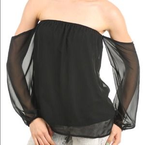 Off shoulder top in black
