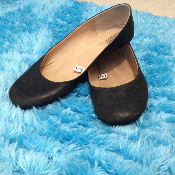Black flats!