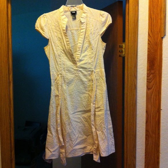 Really cute h&m dress.