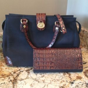 ⭐️⭐️⭐️SOLD⭐️⭐️⭐️Brahmin canvas purse with wallet