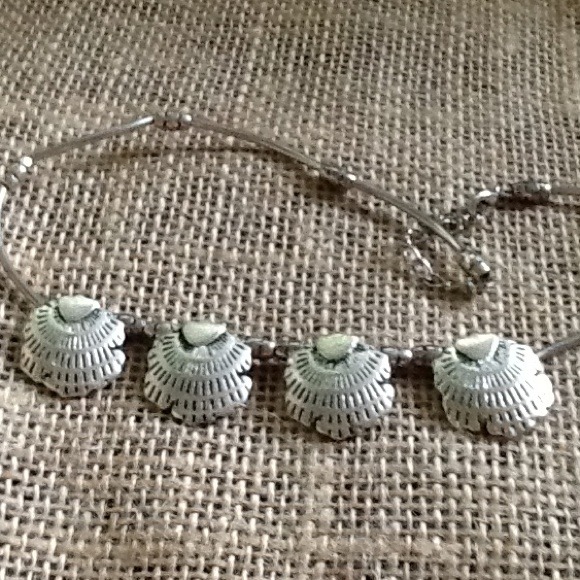 Silver shell necklace - Picture 2 of 4
