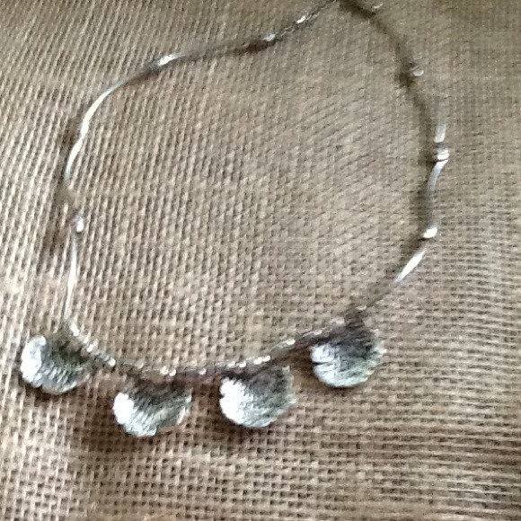 Silver shell necklace - Picture 3 of 4