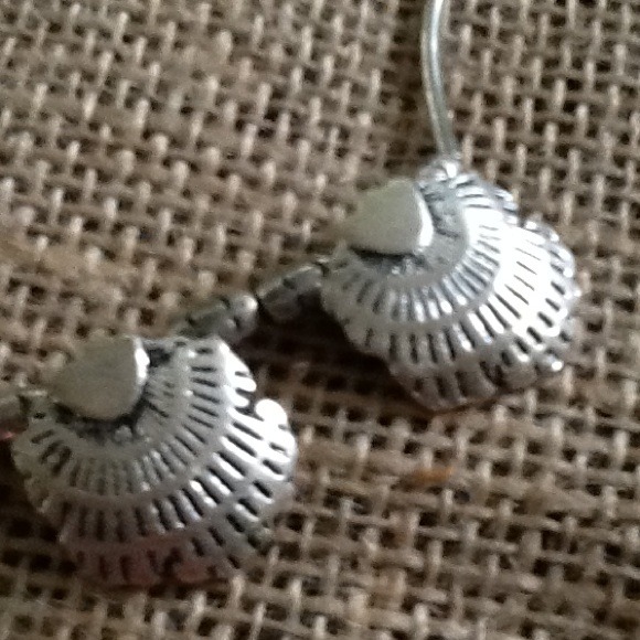 Silver shell necklace - Picture 4 of 4