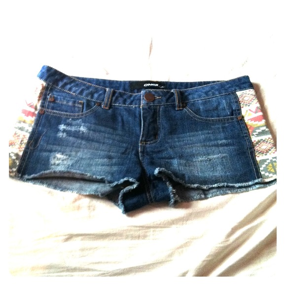 TRIBAL STRIP JEAN SHORTS
