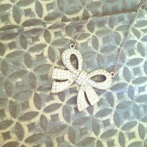 Bow  necklace, new.
