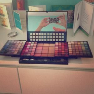 Lord and Taylor make up set