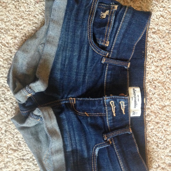 Shorts - Picture 2 of 3