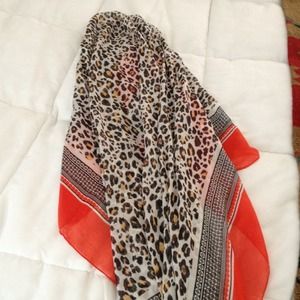 🎉Host pick🎉Pretty scarf, like new 47" x 47"