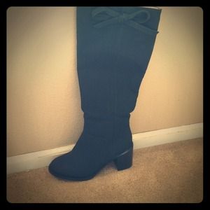 Gorgeous black boots with bow on top!