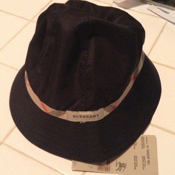 Baby Burberry bucket hat