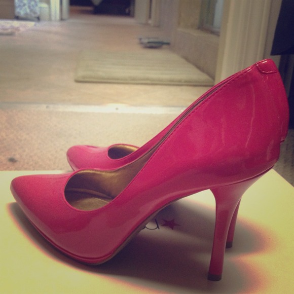 5.5 Bcbg hot pink pumps. Never worn. No box