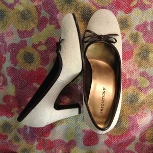 SOLD Comfy Beige Heels with Brown Bow 5.5-6.5