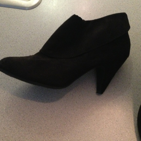 Size 8.5 Heeled Boots - Picture 2 of 4