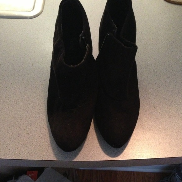 Size 8.5 Heeled Boots - Picture 3 of 4