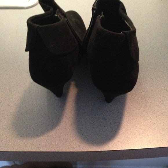Size 8.5 Heeled Boots - Picture 4 of 4