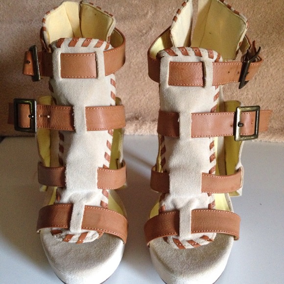 "Traded with Glooriaa" Ladies High Heels "NWOT"